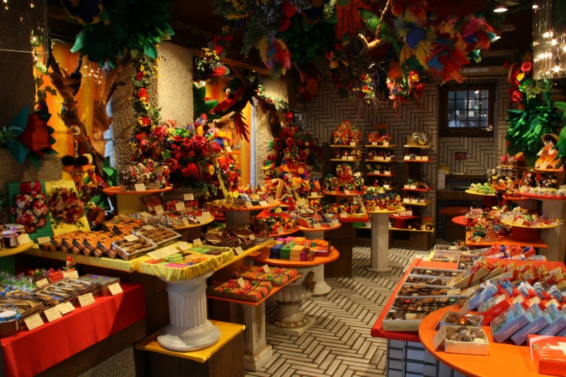 vente-ST RAPHAEL-min_candy_store_chocolate_shop_chocolate_switzerland-393515