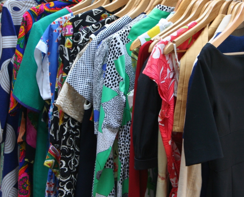vente-ST RAPHAEL-min_dresses_apparel_clothing_clothes_clothes_hangers_wooden_hangers_retail_shop_closet-1149845